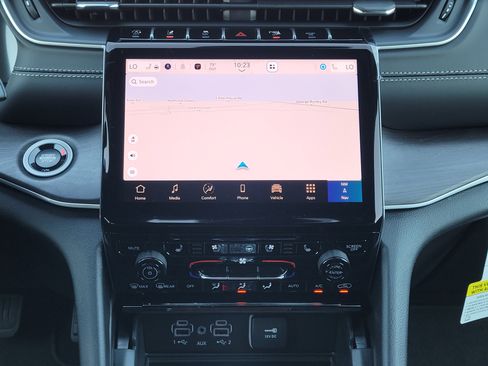 New 2025 Jeep Grand Cherokee Limited w/ Luxury Tech Group II image 15