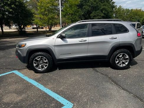 Used 2019 Jeep Cherokee Trailhawk AWD/4WD image 2