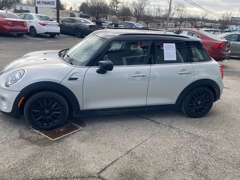 Used 2020 MINI Cooper 4-Door Hardtop w/ Storage Package FWD image 4