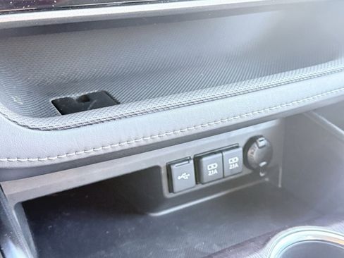 Used 2021 Toyota Highlander Limited image 18