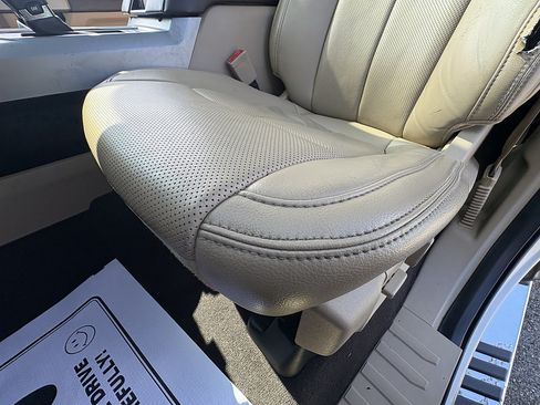 Used 2018 Ford F150 Lariat w/ Equipment Group 502A Luxury AWD/4WD image 32