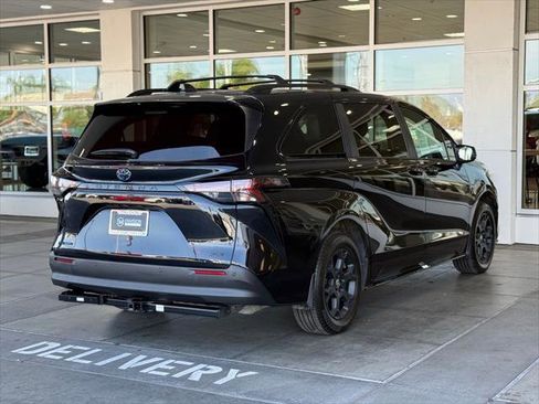Certified 2025 Toyota Sienna XLE Woodland Edition AWD/4WD image 15