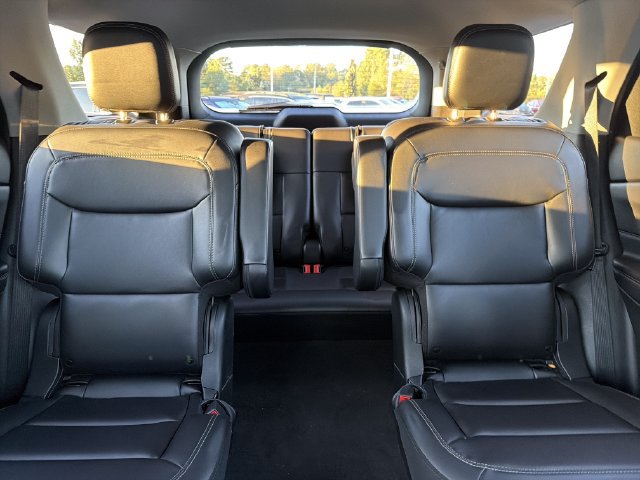 Used 2023 Ford Explorer XLT w/ Equipment Group 202A RWD image 30