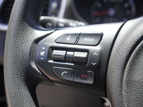 Used 2017 Kia Sorento FWD image 12
