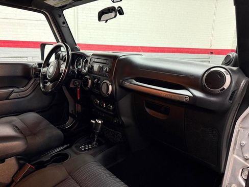 Used 2012 Jeep Wrangler Unlimited Sport AWD/4WD image 11