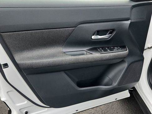 Certified 2025 Nissan Kicks SV AWD/4WD image 13