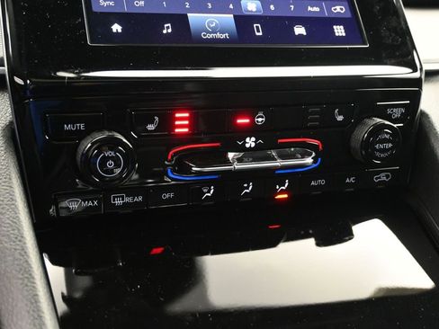 New 2025 Jeep Grand Cherokee Altitude image 15