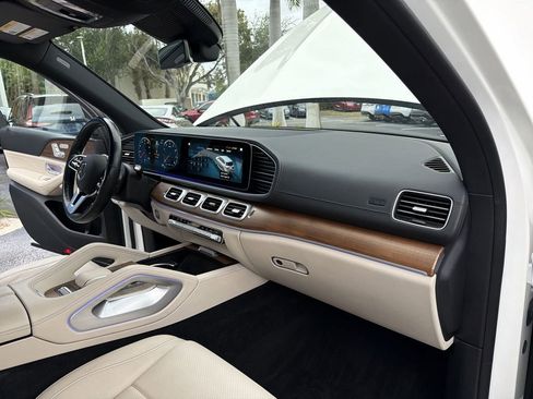 Used 2023 Mercedes-Benz GLS 450 4MATIC w/ AMG Line Exterior image 26