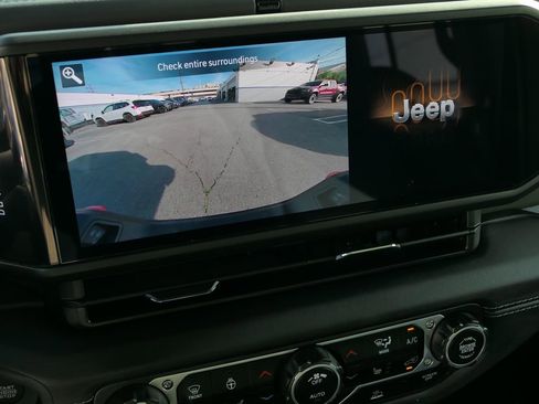 Used 2025 Jeep Gladiator Mojave w/ Convenience Group image 20