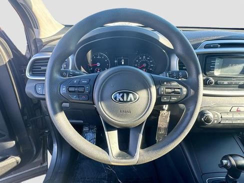 Used 2018 Kia Sorento LX image 11