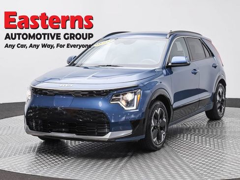 Used 2023 Kia Niro Wind w/ Wind Preserve Package FWD image 1