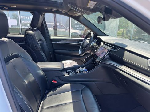 Used 2024 Jeep Grand Cherokee Limited 4xe AWD/4WD image 9