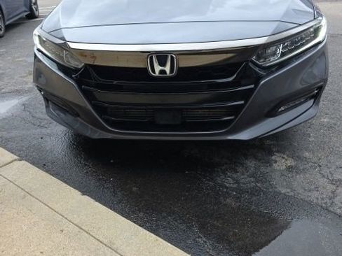 Used 2018 Honda Accord Sport image 4