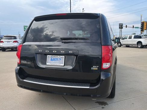 Used 2019 Dodge Grand Caravan SXT w/ Driver Convenience Group FWD image 18