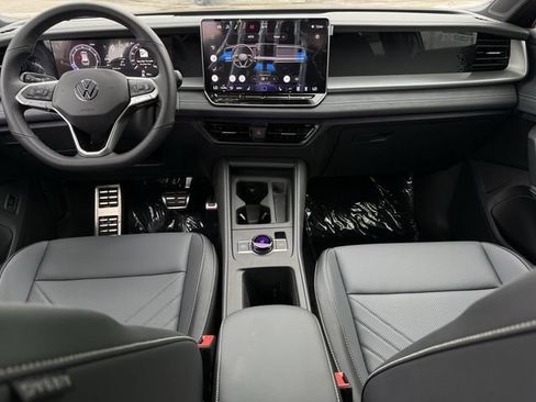 New 2026 Volkswagen Tiguan SE R-Line FWD image 8