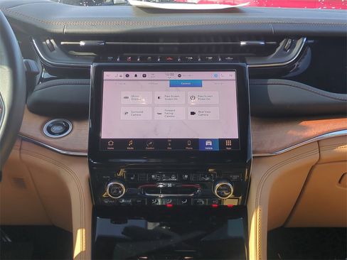 Used 2023 Jeep Grand Cherokee Summit image 20