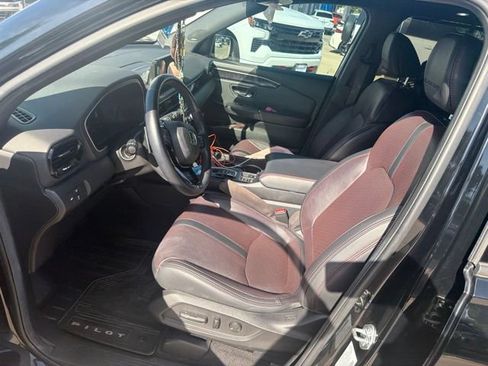 Used 2025 Honda Pilot Black Edition image 12