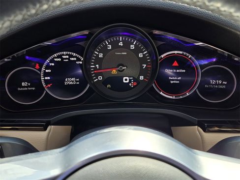 Used 2022 Porsche Cayenne Platinum Edition image 25