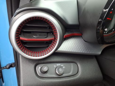 Used 2024 Chevrolet Trax RS w/ Driver Confidence Package image 31