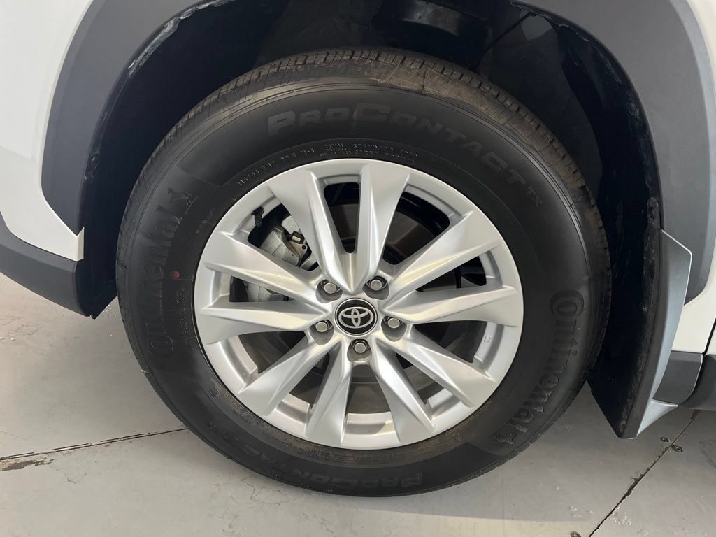 Used 2026 Toyota Corolla Cross LE AWD/4WD image 13