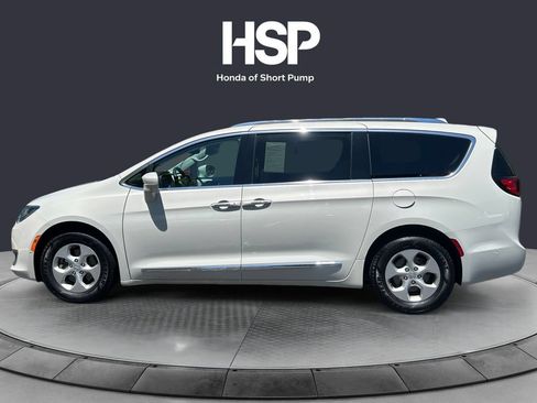 Used 2017 Chrysler Pacifica Touring-L Plus FWD image 2