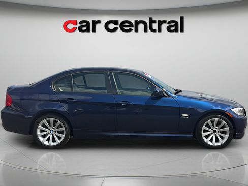 Used 2011 BMW 328i xDrive Sedan AWD/4WD image 7