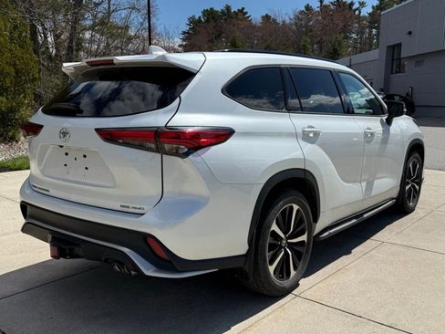 Used 2022 Toyota Highlander XSE AWD/4WD image 11