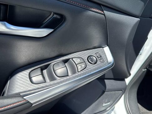 Used 2025 Nissan Sentra SR w/ SR Premium Package FWD image 16