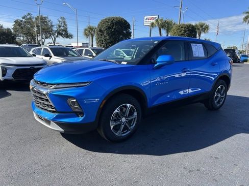 Certified 2025 Chevrolet Blazer LT image 3