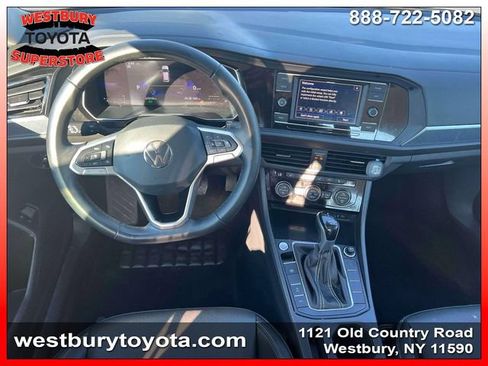 Used 2022 Volkswagen Jetta SE FWD image 16