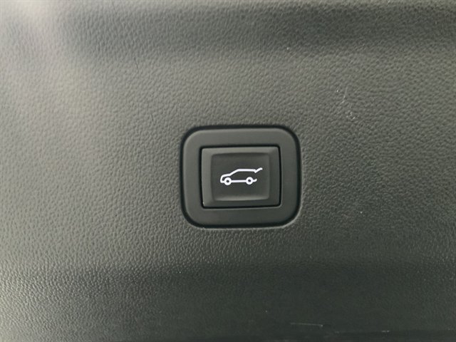 Used 2025 GMC Yukon XL Denali AWD/4WD image 11