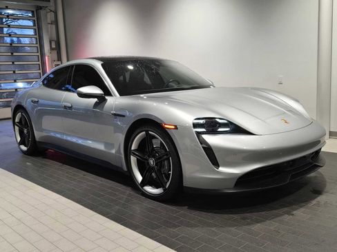 Used 2022 Porsche Taycan 4S image 9