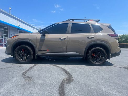 Used 2026 Nissan Rogue SV AWD/4WD image 4
