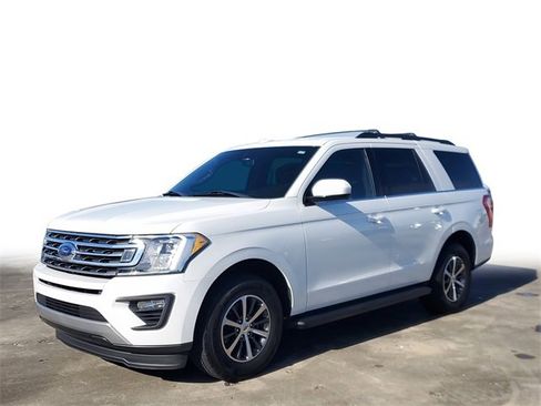 Used 2020 Ford Expedition XLT image 2