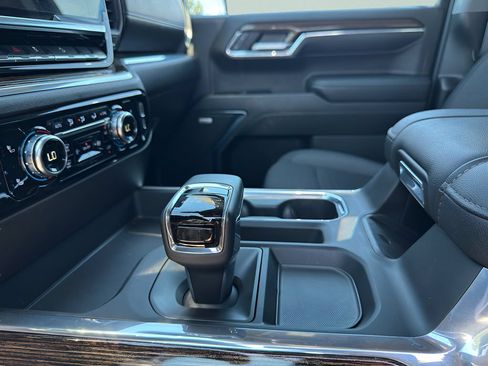 Used 2024 GMC Sierra 1500 Elevation w/ Preferred Package AWD/4WD image 15