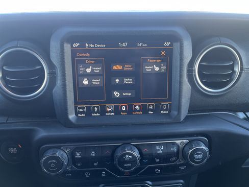 Used 2019 Jeep Wrangler Unlimited Sahara image 25