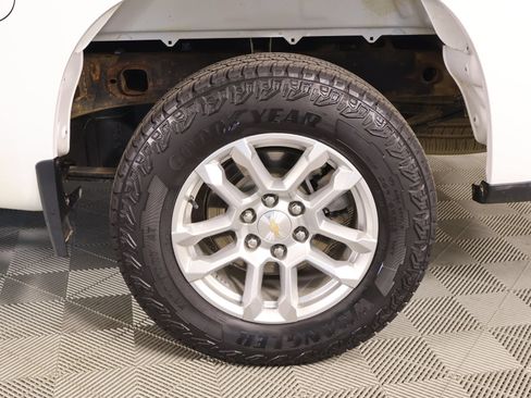 Used 2023 Chevrolet Silverado 1500 LT AWD/4WD image 18