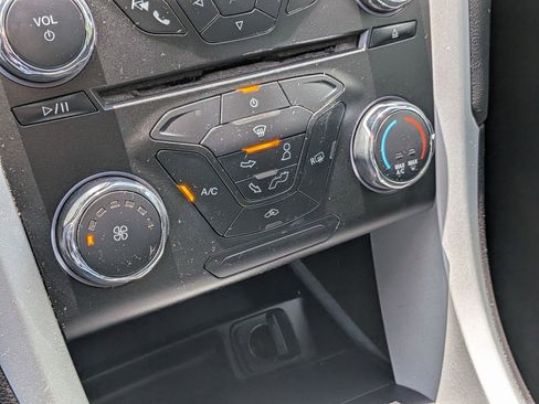 Used 2015 Ford Fusion SE FWD image 24