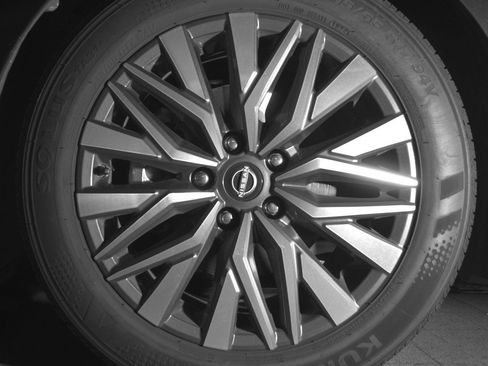Used 2025 Nissan Altima 2.5 SV FWD image 12