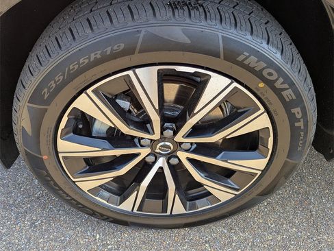 Used 2024 Volvo XC60 B5 Core image 27