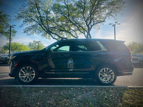 Used 2021 Cadillac Escalade Premium Luxury Platinum image 2