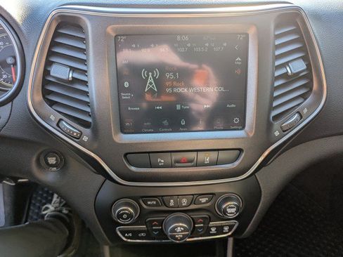 Used 2021 Jeep Cherokee Trailhawk w/ Sun, Sound & Nav Group AWD/4WD image 19