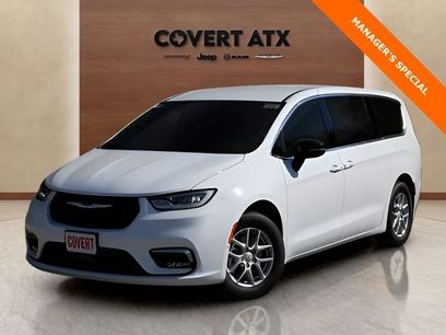 New 2026 Chrysler Pacifica Select