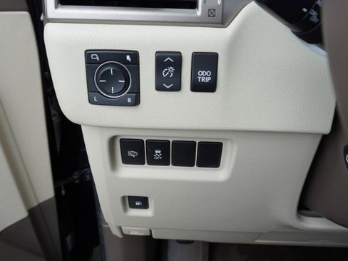 Used 2015 Lexus GX 460 w/ Premium Package image 23