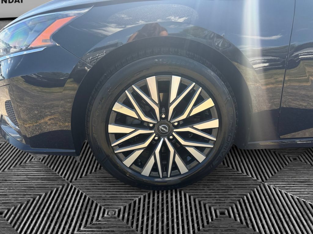 Used 2024 Nissan Altima 2.5 SV FWD image 15