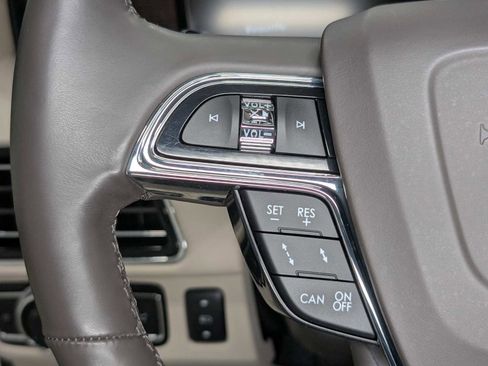 Used 2020 Lincoln Navigator Reserve w/ Luxury Package image 40