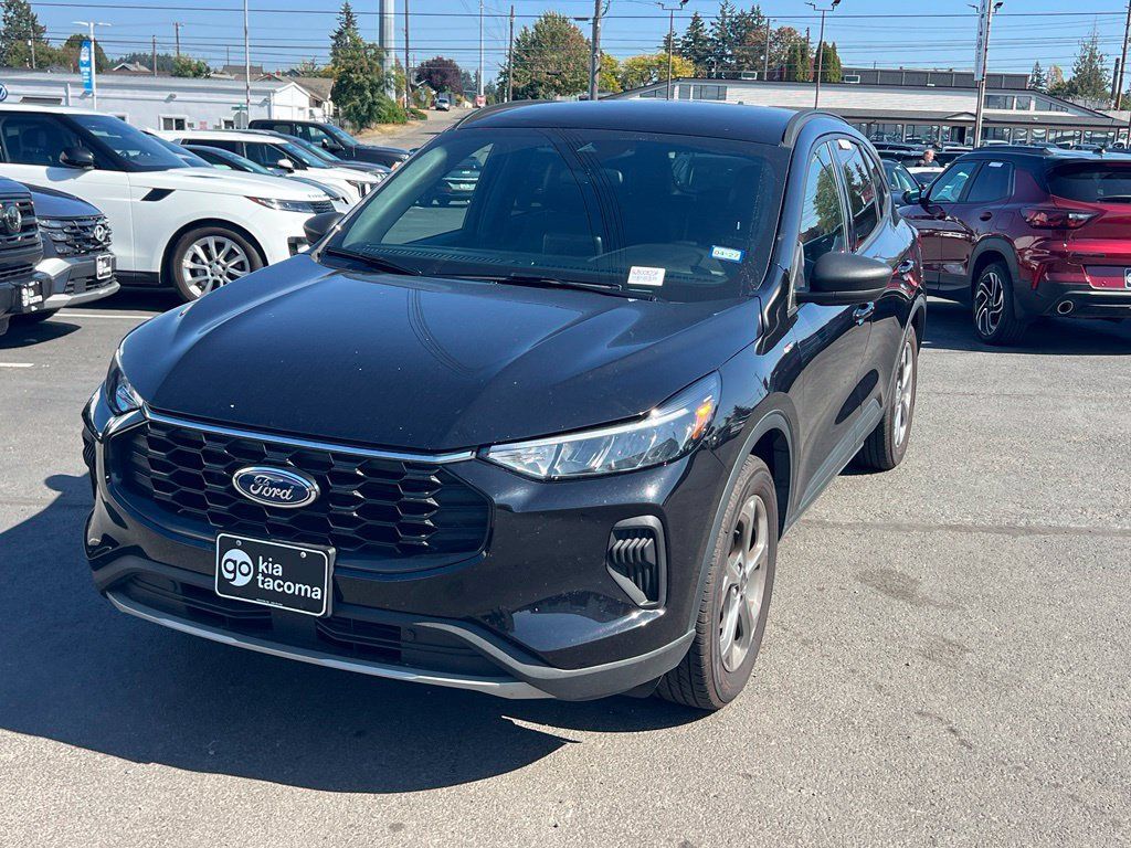 Used 2025 Ford Escape ST-Line FWD image 3