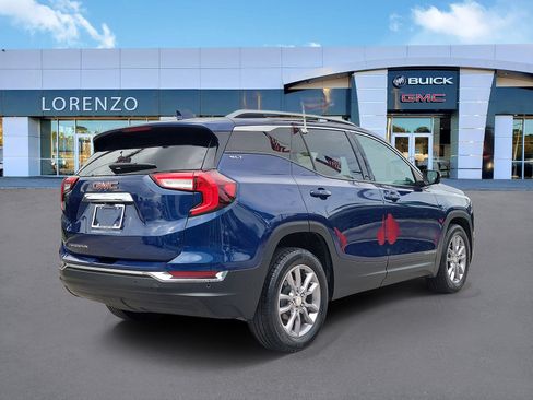 Used 2022 GMC Terrain SLT w/ Tech Package FWD image 5