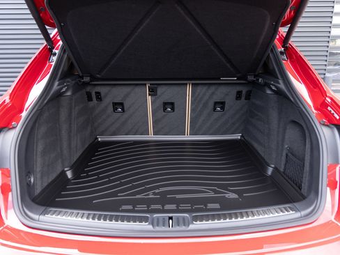 Certified 2026 Porsche Macan AWD/4WD image 28