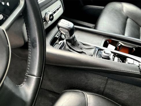 Used 2021 Volvo XC90 T5 Momentum w/ Protection Package Premier image 12